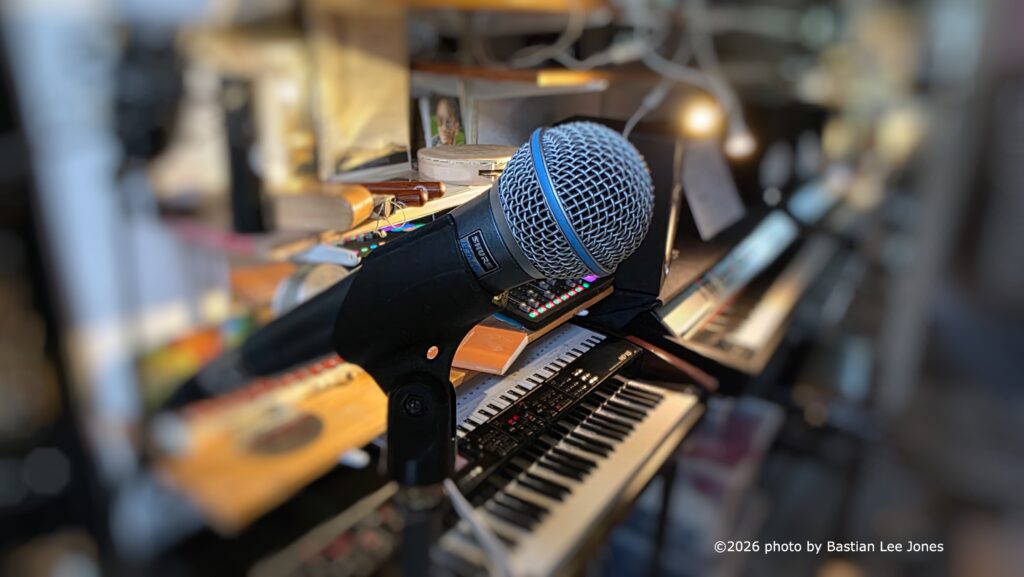 Mikrofon und Popfilter für Gesangsunterricht, Recording und Übeaufnahmen in der BLJ Academy
